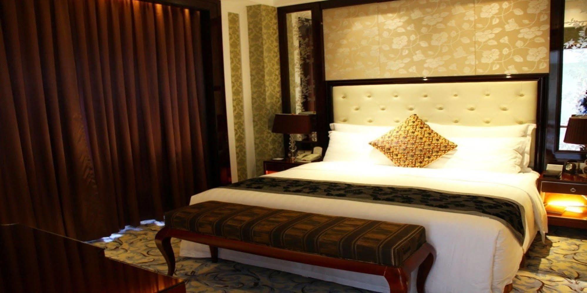 Wyndham Grand Plaza Royale Palace Ченду Екстер'єр фото